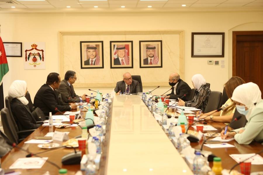 وزير الأشغال يستقبل وفدا من الصندوق الكويتي للتنمية الاقتصادية العربية