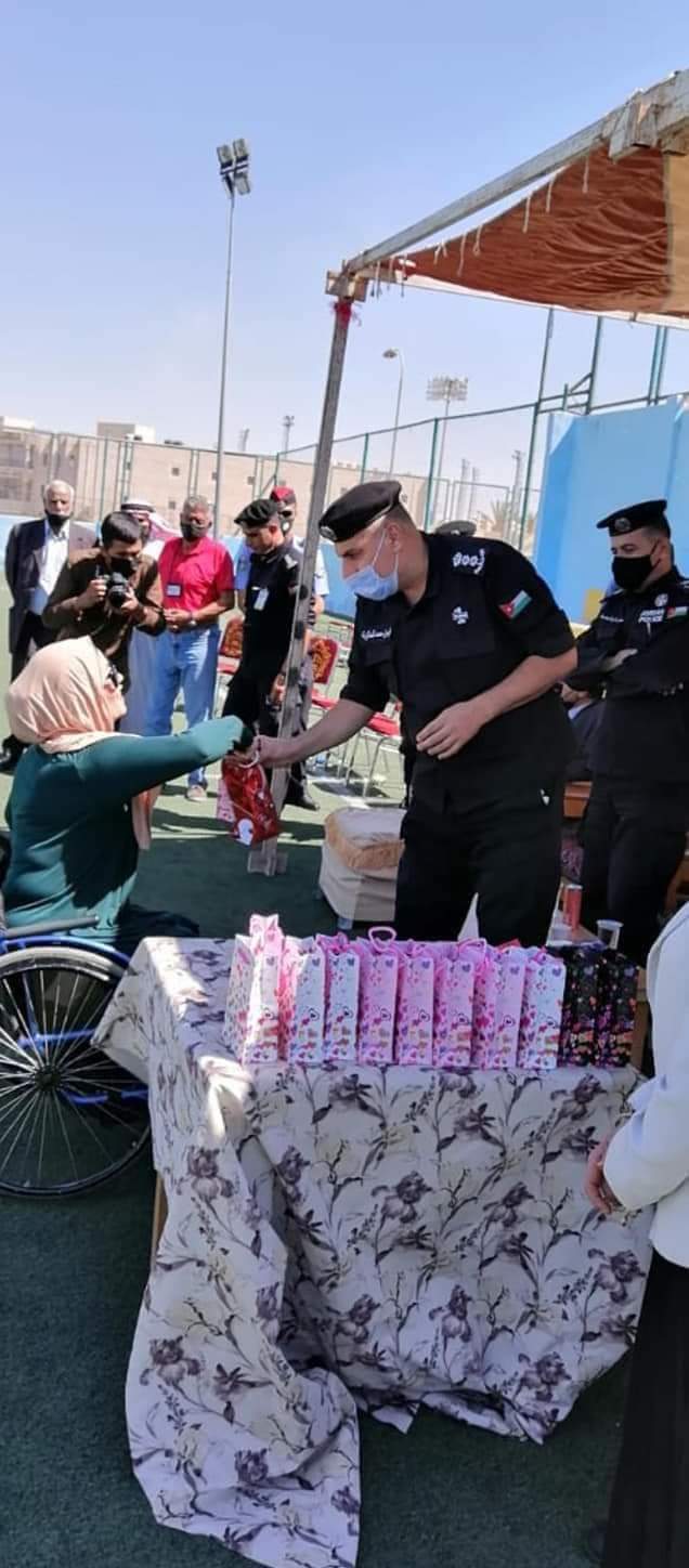 رعى مدير شرطة الزرقاء مبادرة ...نعيد الوان الفرح.