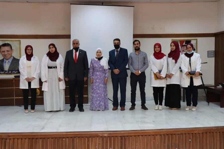 أداء القسم القانوني لطلبة التمريض الخريجين في الجامعة الحسين بن طلال