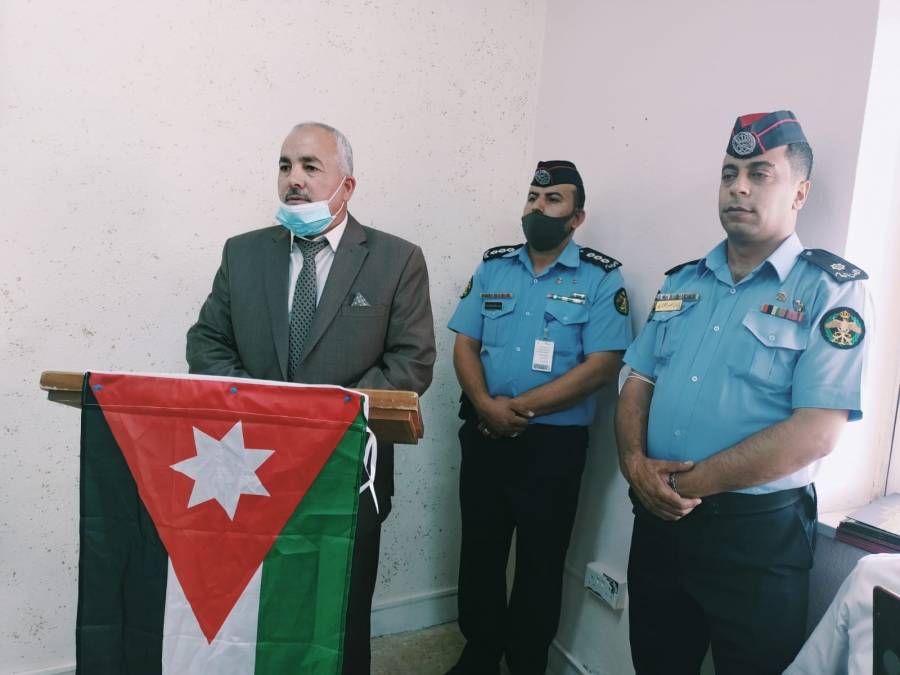 مدير شرطة محافظة المفرق الدعجة  يكرم أوائل الثانوية... صور