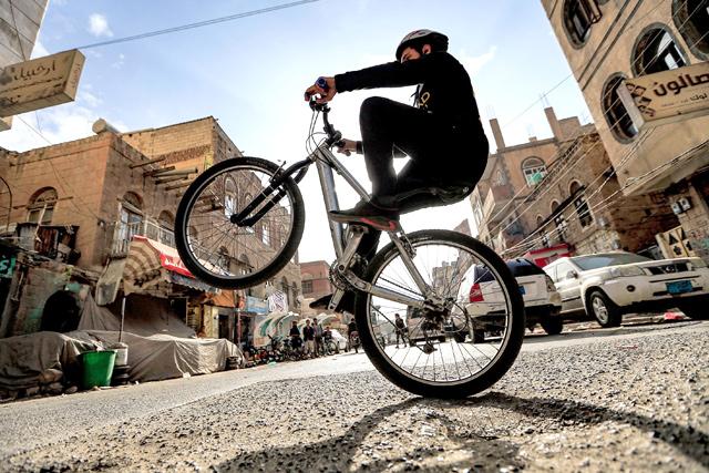 Pedaling for peace: Cyclists hit the road in wartorn Yemen