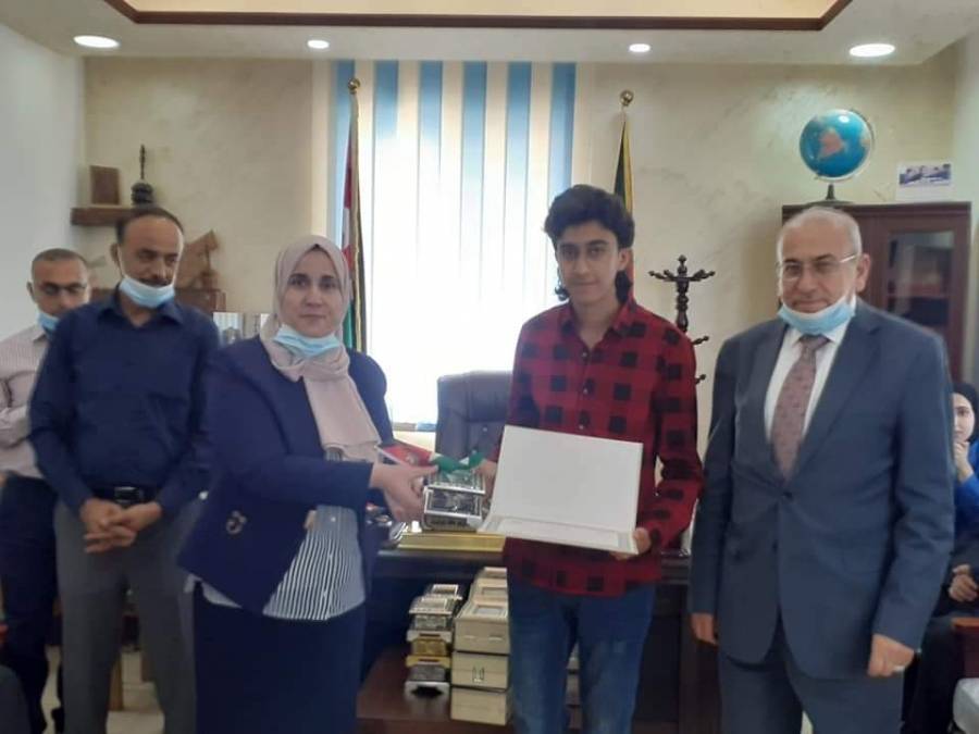 العبابنة تكرم الطلبة الأوائل في مديرية تربية المزار الشمالي