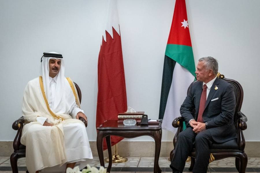 الملك يبحث التعاون الاقتصادي مع أمير قطر