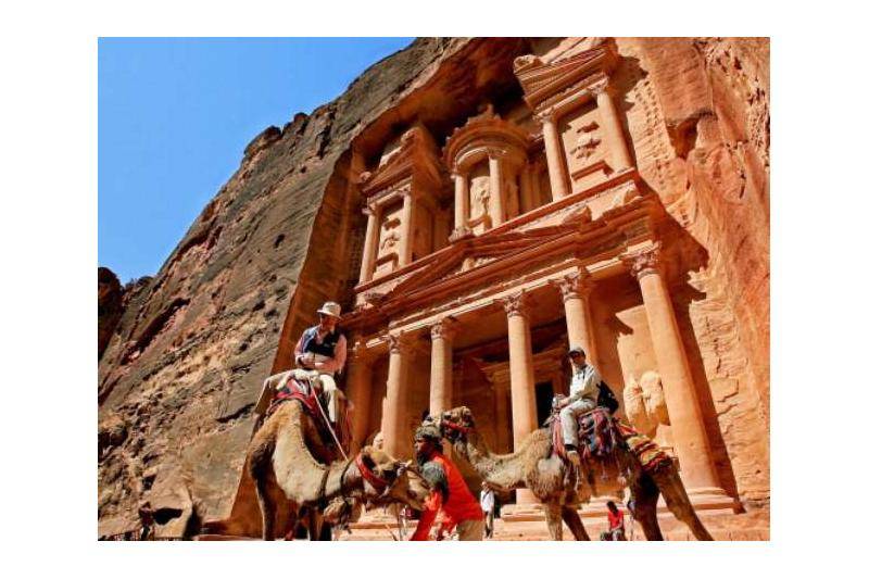 الفرجات: الأسابيع المقبلة حاسمة للتعافي السياحي