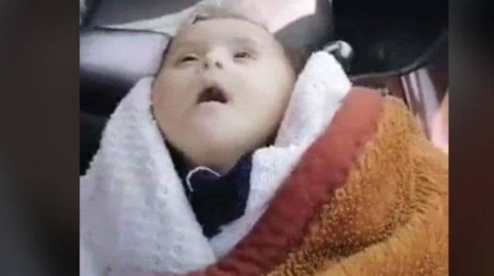 وفاة رضيعة نسيتها أمها في السيارة بالزرقاء