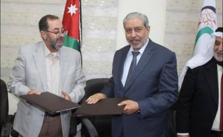 المركز الإسلامي توقع اتفاقية طاقة متجددة بقيمة 660 ألف دينار