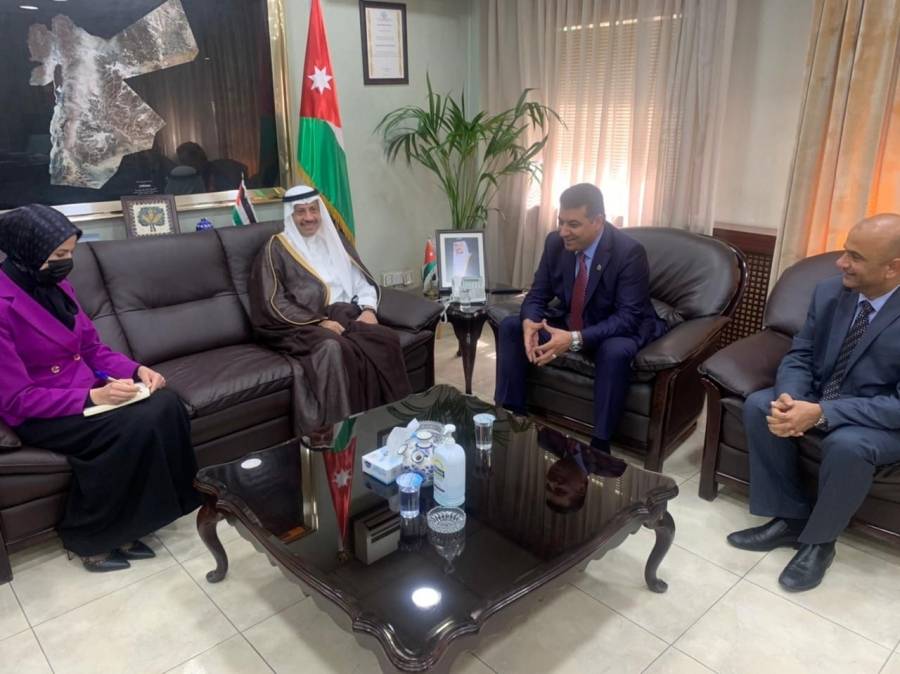 وزير الزراعة يستقبل السفير السعودي في عمان