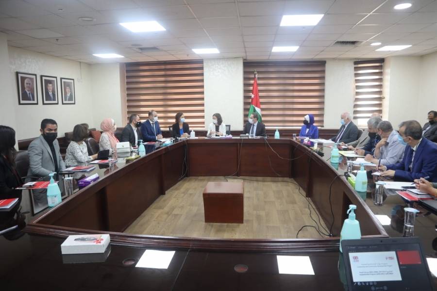 وزير الصحة يلتقي السفيرة البريطانية لبحث تطوير البنية التحتية لعدد من المستشفيات والمراكز الصحية