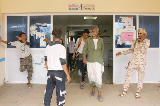 30 loyalists killed in strikes on Yemens biggest airbase