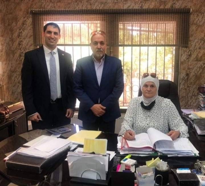 اتفاقية بين مدارس الفريد النموذجية والجامعة الأمريكية في مادبا.