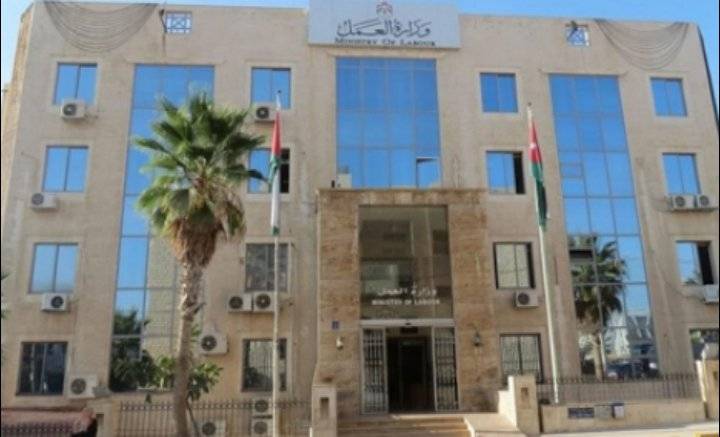 العمل: 90 ألف عامل وافد صوبوا اوضاعهم ولا تمديد لفترة القوننة