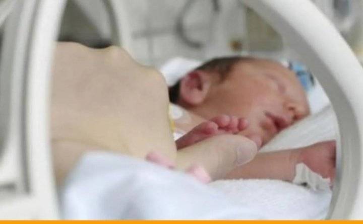 الخصاونة يوعز بعلاج طفل الخداج في الخدمات الطبية على نفقة الحكومة