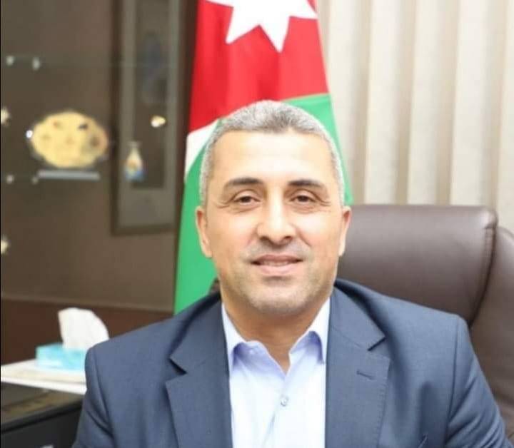 العزام يكتب الدكتور يوسف عبيدات يرموكي متميز