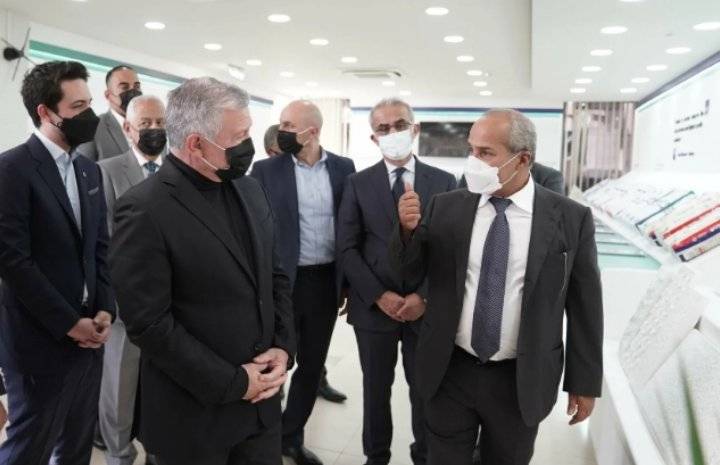 الملك يزور مجمع المناصير الصناعي في القطرانة