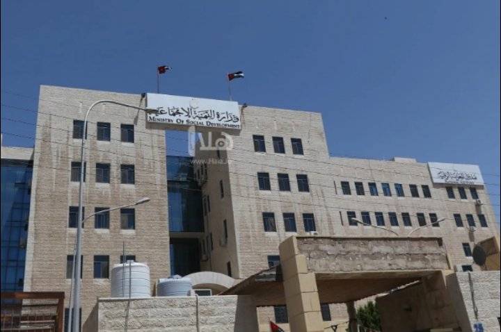 ملاحقة والد فتيات شارع مكة بشبهة الاتجار بالبشر