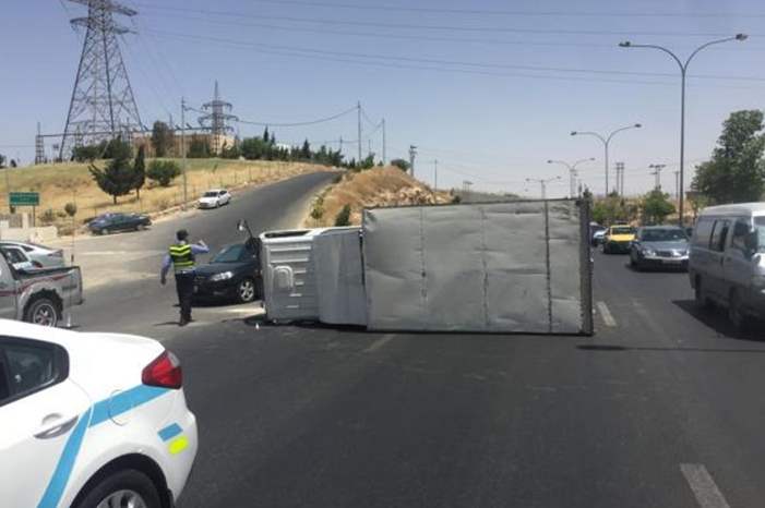 عاجل : وفاة سائق مركبة شحن اثر حادث تدهور في ناعور