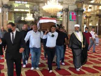 مراسم عسكرية لدفن رفات الشهيد الأردني في مقبرة المسجد الأقصى المبارك...صور