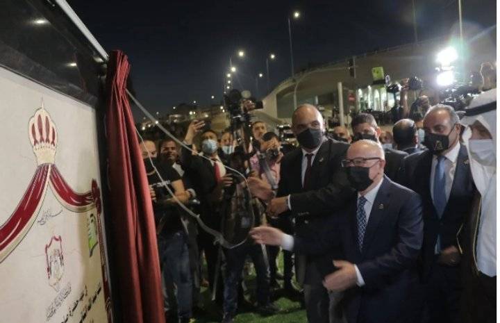 الخصاونة يفتتح تقاطع مرج الحمام أمام حركة السير