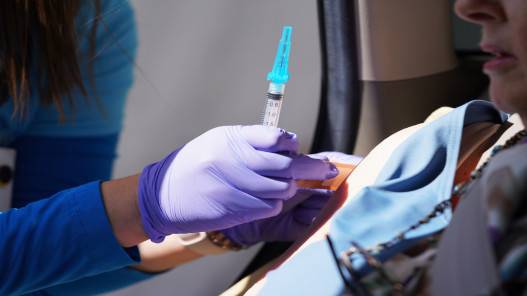 تشكيل فرق متنقلة في محافظة جرش لإعطاء لقاح كورونا لعدة فئات