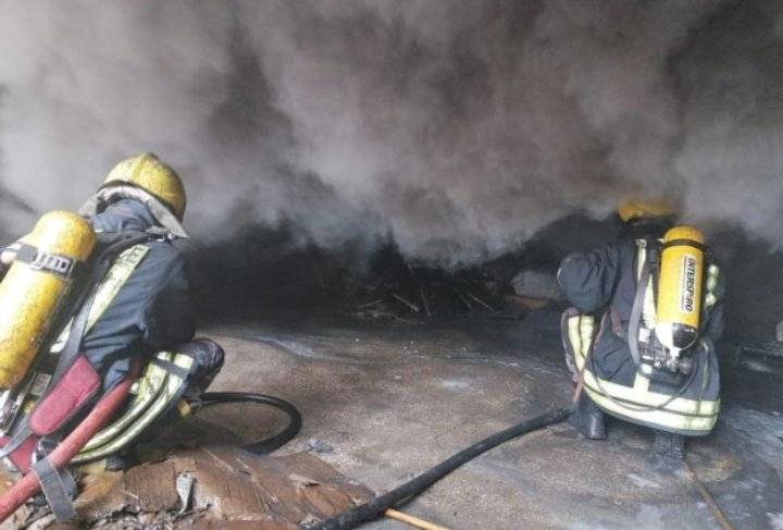 حريق كبير يلتهم محال ومستودعات خضار في سوق اربد