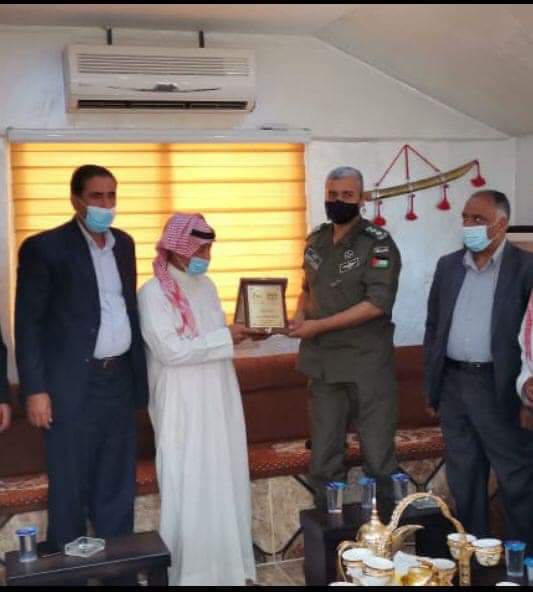 العقيد الدكتور الجازي: يكرم عدد من الضباط المتقاعدين في البادية الوسطى