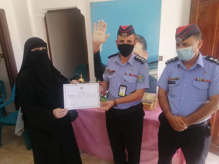 تخريج دورات اصدقاء الشرطة في لواء الرصيفة