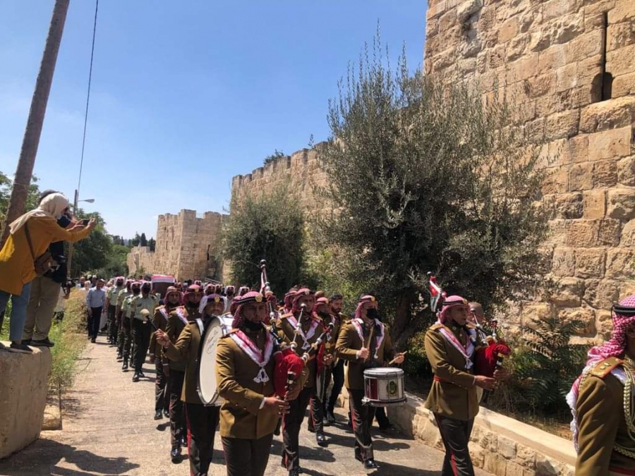 ابو جاموس تكتب نعم نحن هنا .... في قدس الاقداس نزلنا نحن الشهداء