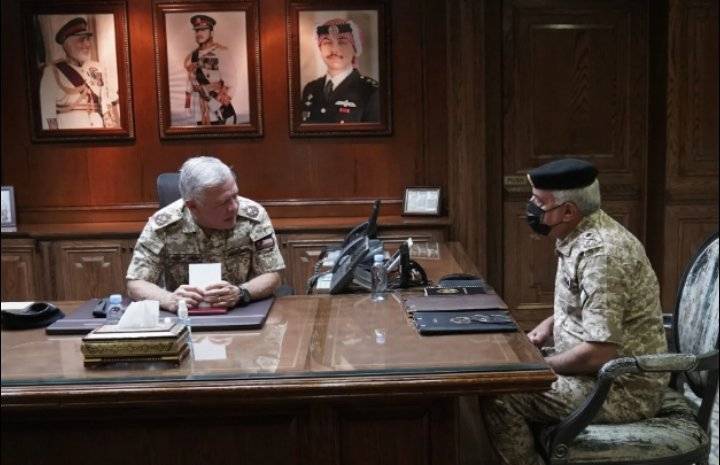 الملك يزور القيادة العامة للقوات المسلحة الأردنية