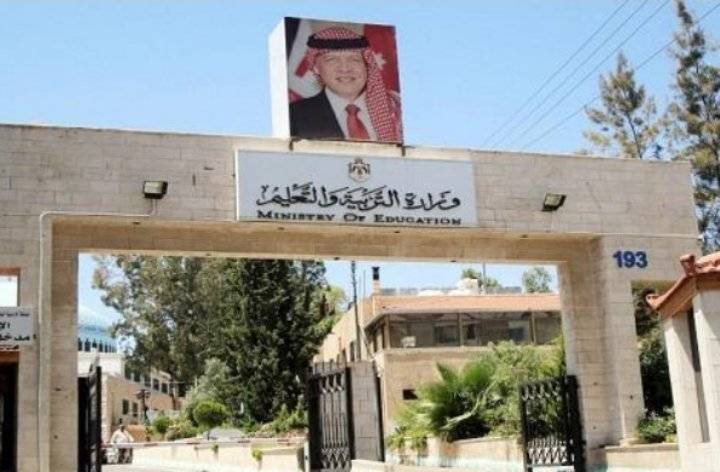 لجنة تحقيق في واقعة اعتداء معلم على طالب