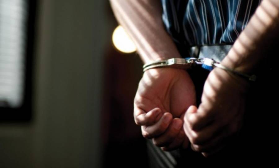 توقيف معلم اعتدى على طالب في اربد