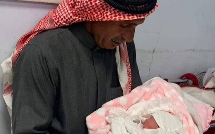 اردني يرزق بمولوده الأول بعد 20 عاما من الانتظار
