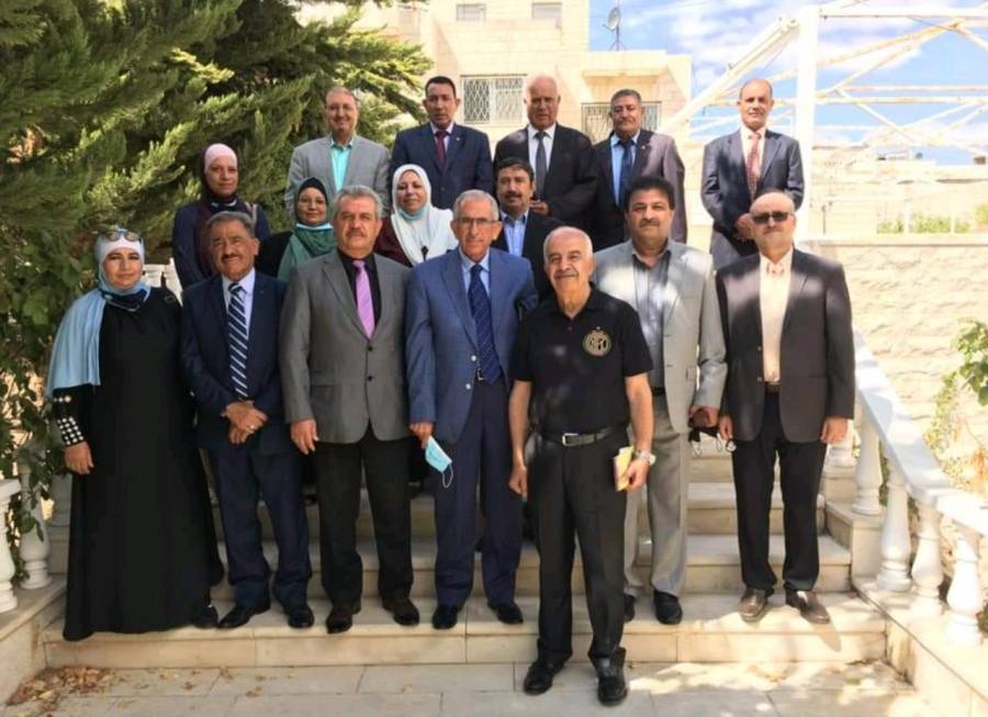 اللجنة الوطنية للعسكريين السابقين تعقد اجتماعًا ...صور