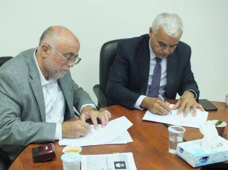 الصحفيين توقع اتفاقية لمشروع أنظمة خلايا شمسية