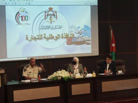 بحث تسهيل النقل والتجارة وتحسين اداء سلاسل التزويد