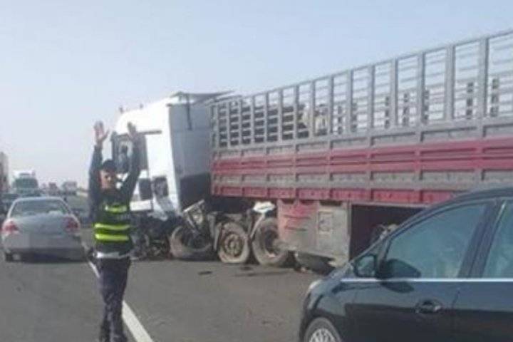 3 إصابات بحادث على الطريق الصحراوي