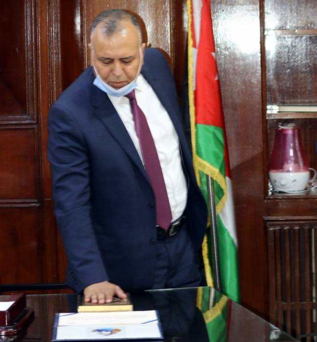 الجبور يباشر عمله رئيساً للجنة بلدية الزرقاء