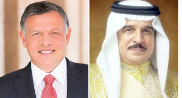 الملك والعاهل البحريني يبحثان العلاقات الثنائية