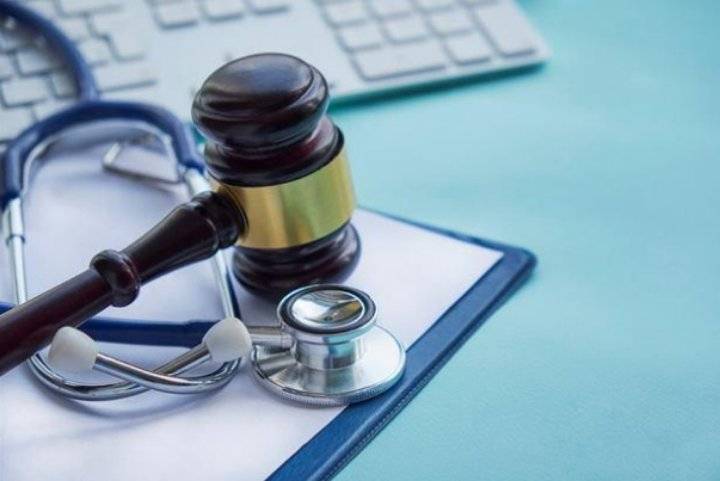 300 قضية بالمحاكم من خلال قانون المسؤولية الطبية
