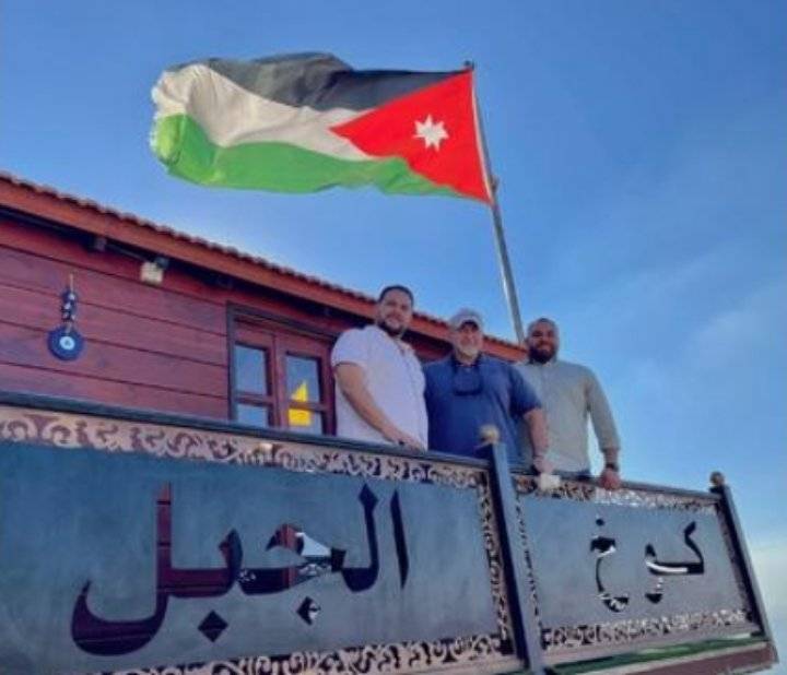 السفير الأمريكي في السلط٠٠ كوخ الجبل