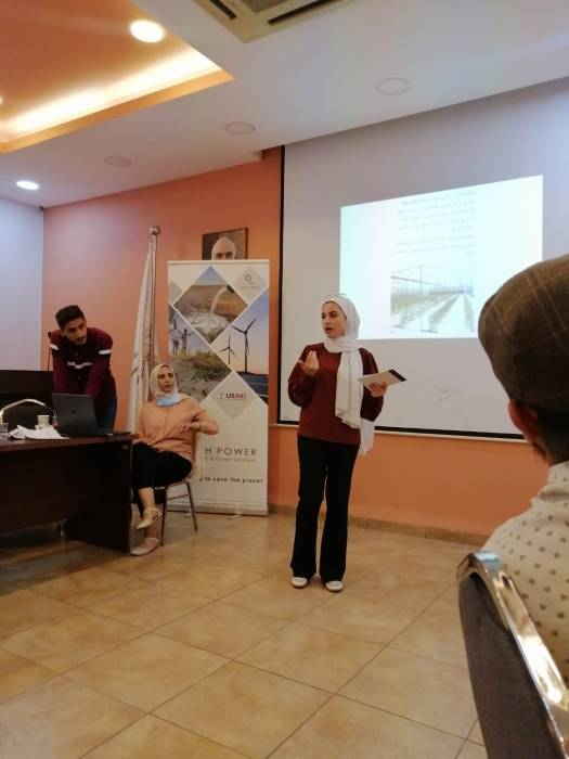 عالم إيجابي ينشط في الريادة والطاقة والحلول الخضراء في العقبة ...صور