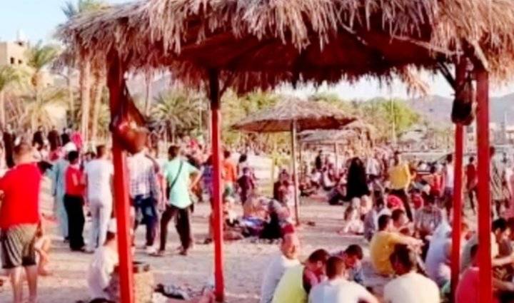 شاطىء “الغندور ” يغص بسياح العبور