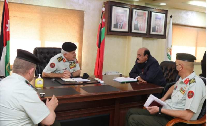 رئيس هيئة الأركان المشتركة يزور المؤسسة الاقتصادية والاجتماعية للمتقاعدين العسكريين والمحاربين القدماء...صور