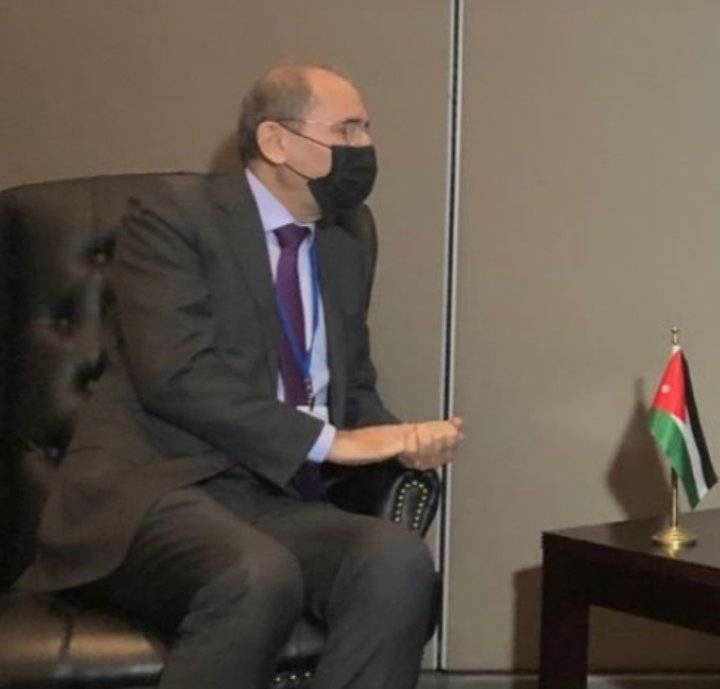 الصفدي يلتقي نظيره الجزائري