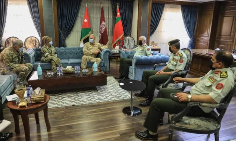 الحنيطي يبحث التعاون العسكري مع هولندا