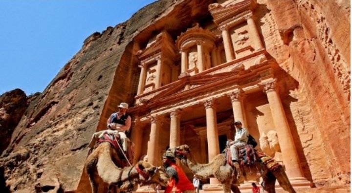 الفايز: الوضع السياحي في الأردن صعب