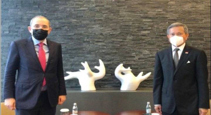 الصفدي يبحث القضايا ذات الاهتمام المشترك مع سنغافورا