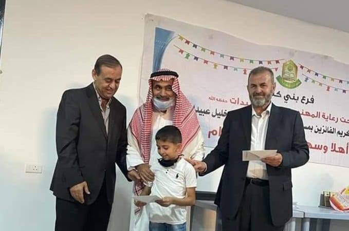 عبيدات  يكرم الطلبة الفائزين بمسابقة والده لحفظ القران الكريم  في لواء بني كنانة