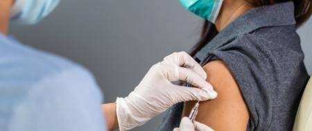 الصحة: فرق لإعطاء لقاحات كورونا بالمنازل في مناطق نائية قريبا