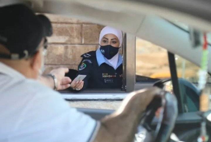 افتتاح مسار الترخيص من داخل المركبات بترخيص مأدبا