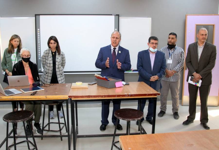 المحاسنة يرعى افتتاح مشروع وسائل الحماية الشخصية لمواجهة وباء كورونا.